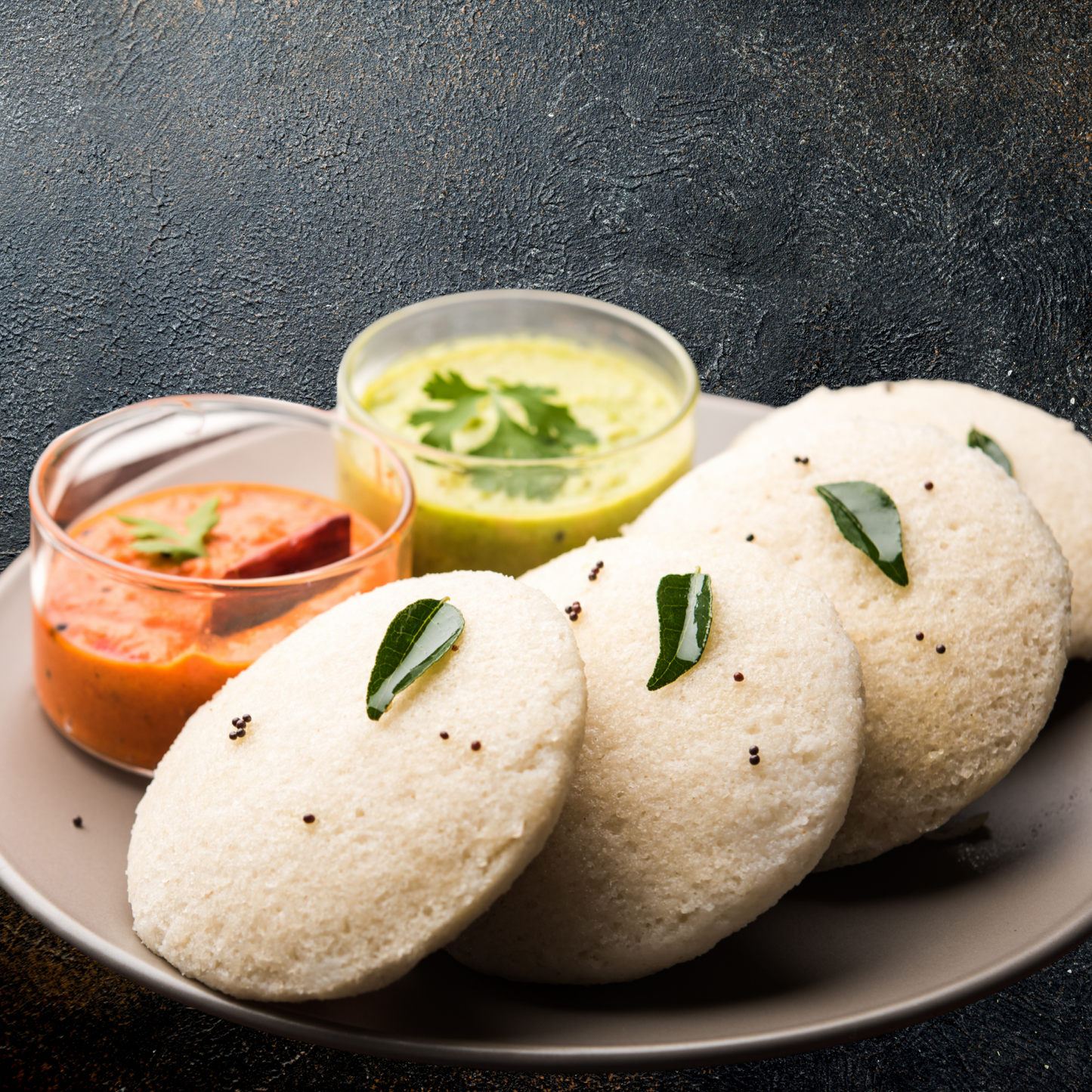 Idli (2 pcs) and Chutney